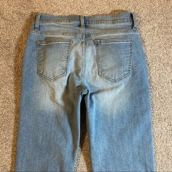 NWOT Cello High Waisted Light Wash Crop Raw Edge Ombré Hem 3 - Picture 14 of 16
